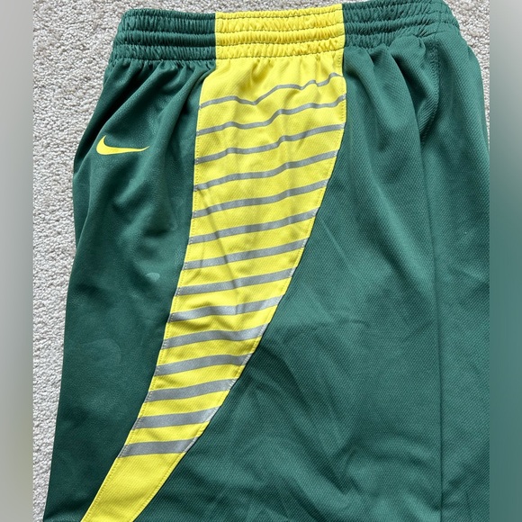 Nike Oregon Basketball Shorts Size S - Picture 5 of 6